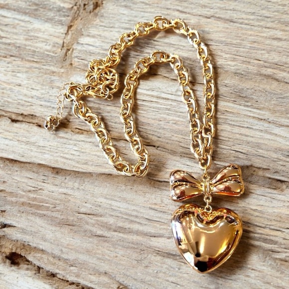 Chunky Golden toned puffed heart pendant necklace - Picture 10 of 16